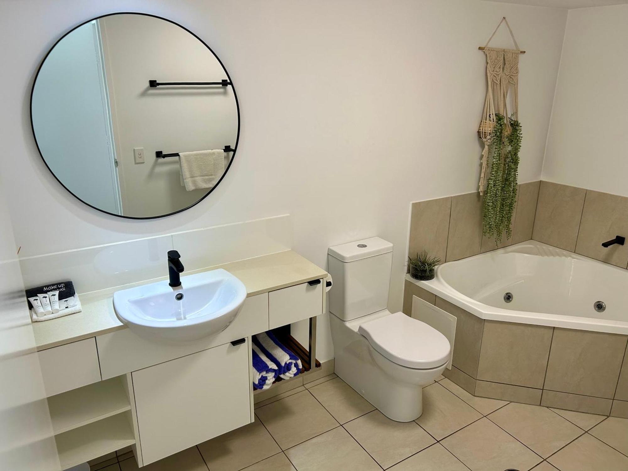 Oceanfront Luxury Grd Flr Apartment