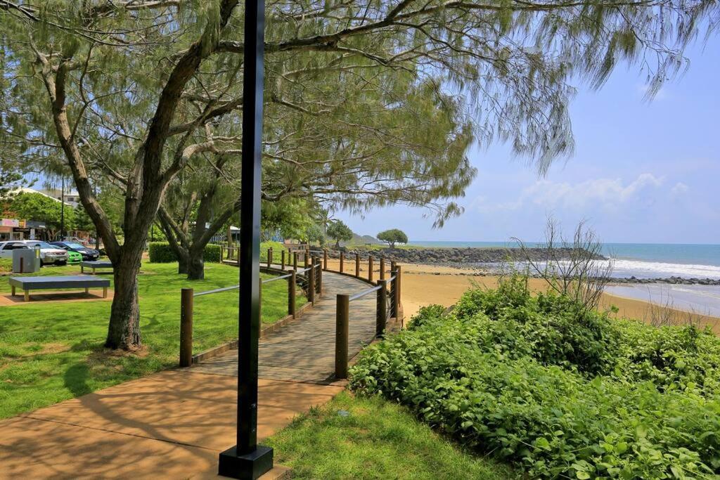 Ground Floor Oceanfront Apartment Bargara