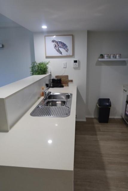 Ground Floor Oceanfront Apartment *