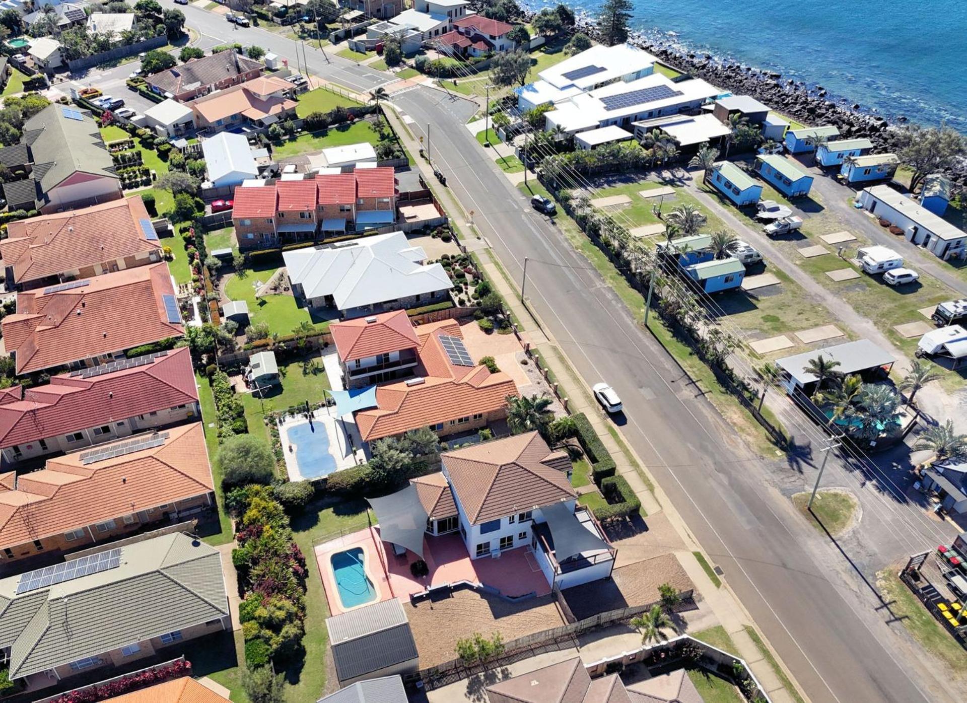 Holiday home 114 Woongarra Scenic Drive