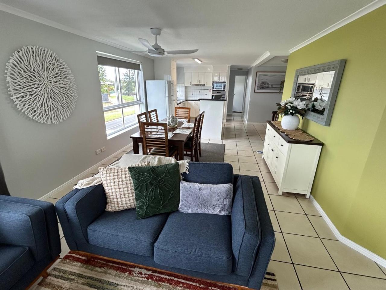 Luxury Ocean Front At The Blue Apartment