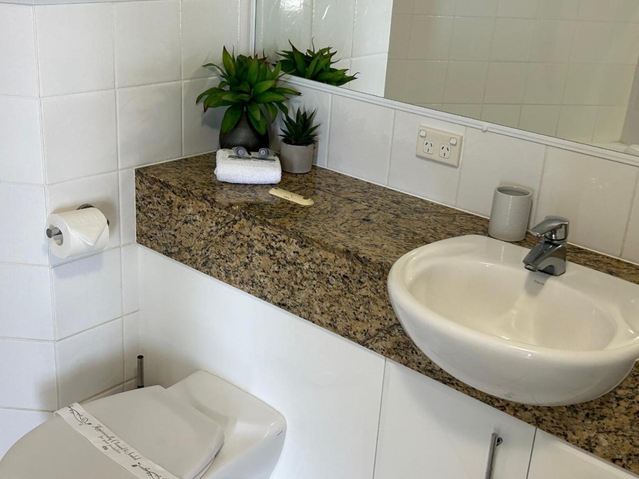 Luxury Ocean Front At The Blue Apartment Bargara