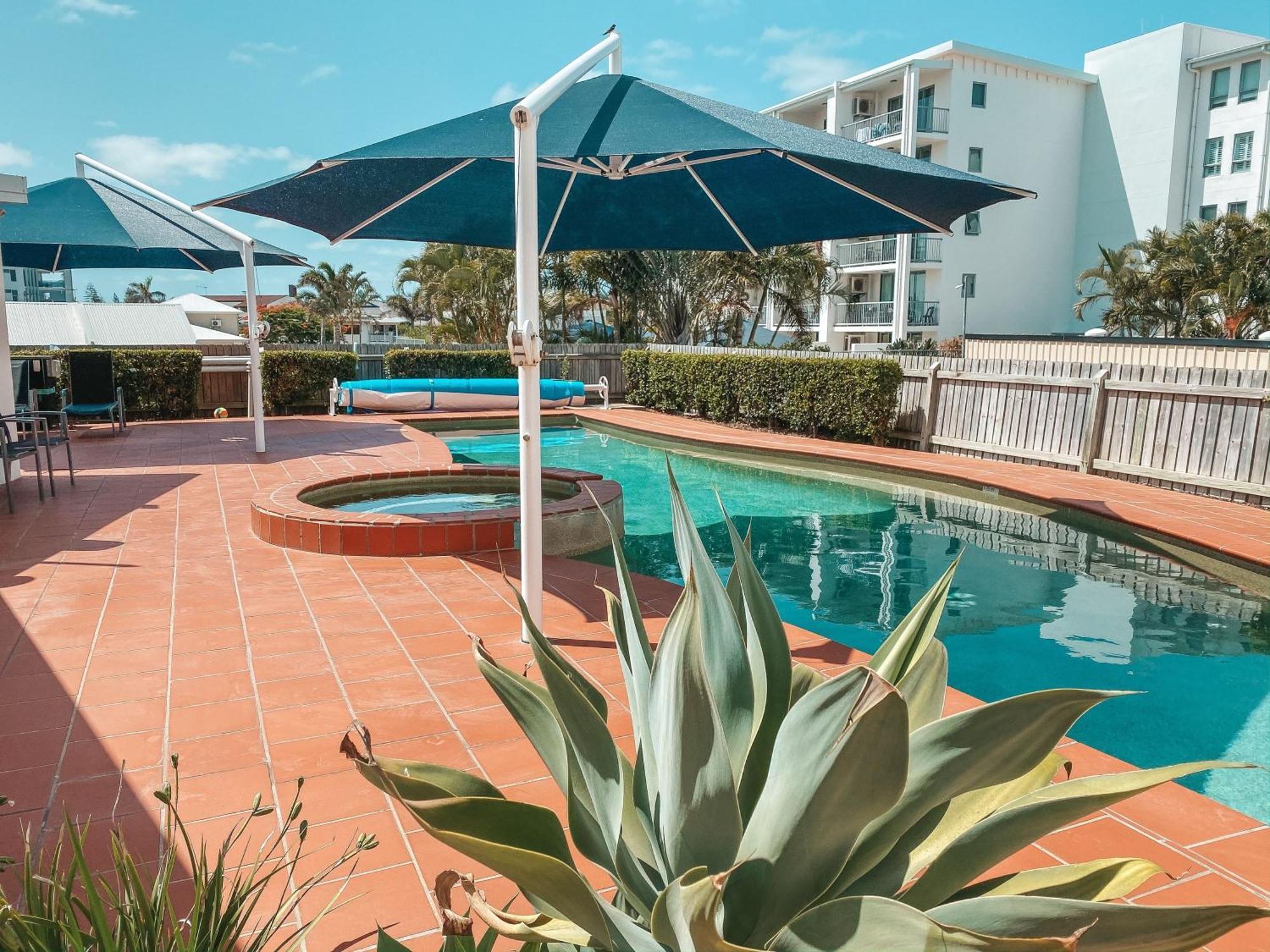 Luxury Ocean Front At The Blue Apartment