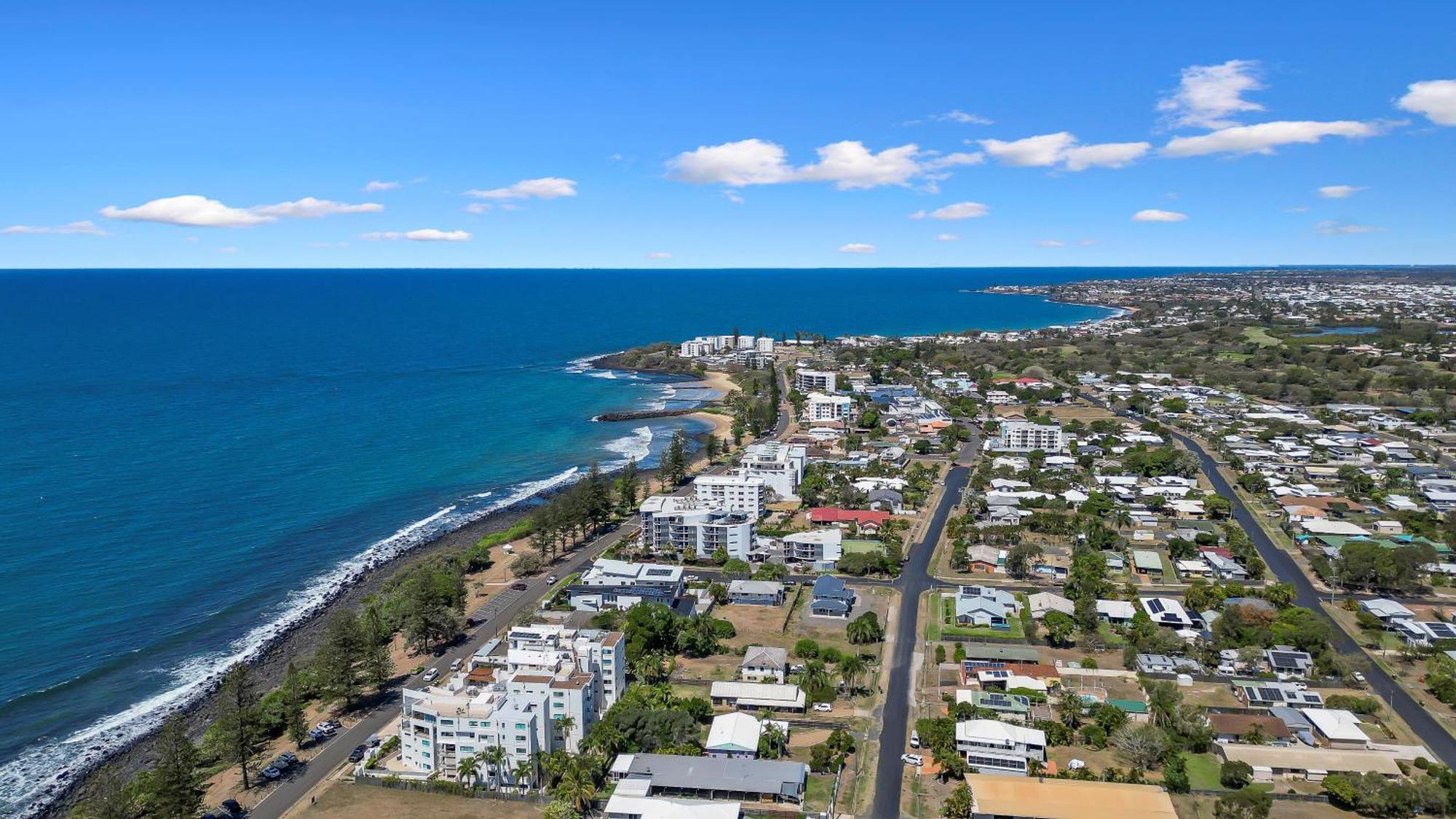Dwell @ 25, Oceanfront Apartment Bargara